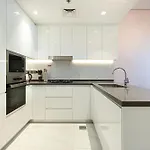 Cozy 2 Bedroom With A Private Pool
