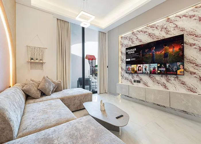 Cozy 2 Bedroom With A Private Pool