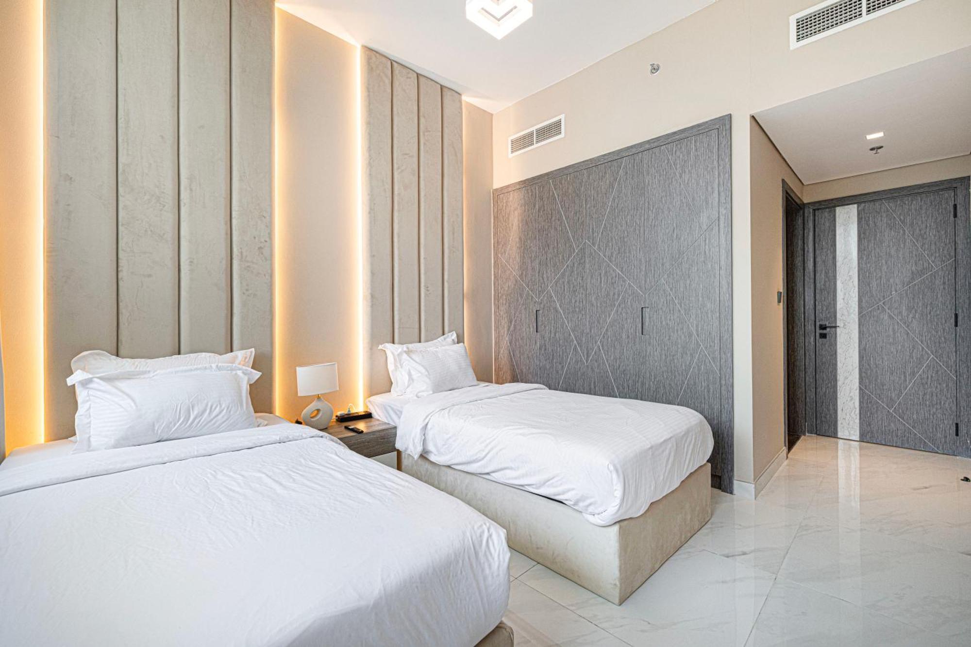 Cozy 2 Bedroom With A Private Pool