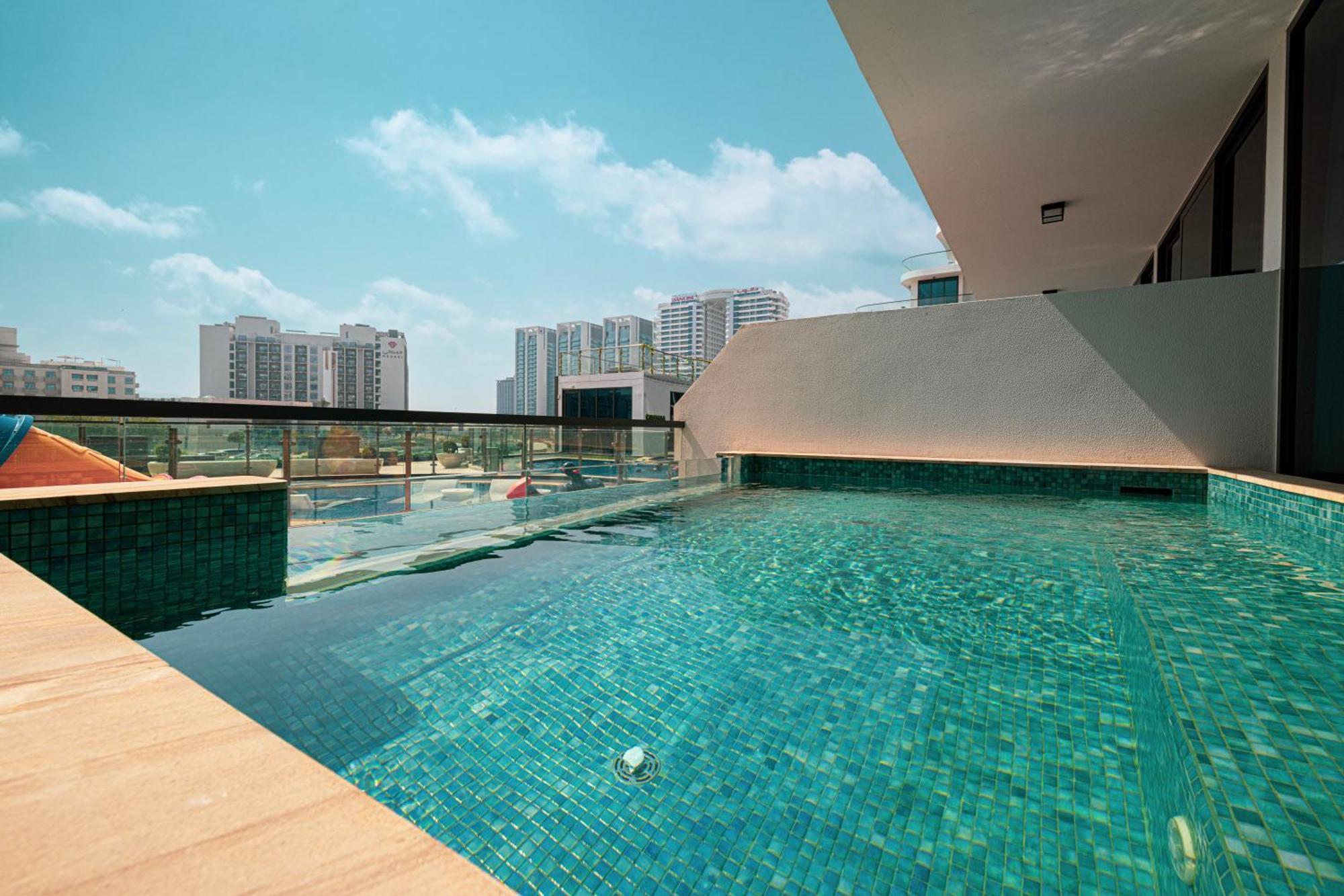 Apartment Cozy 2 Bedroom With A Private Pool