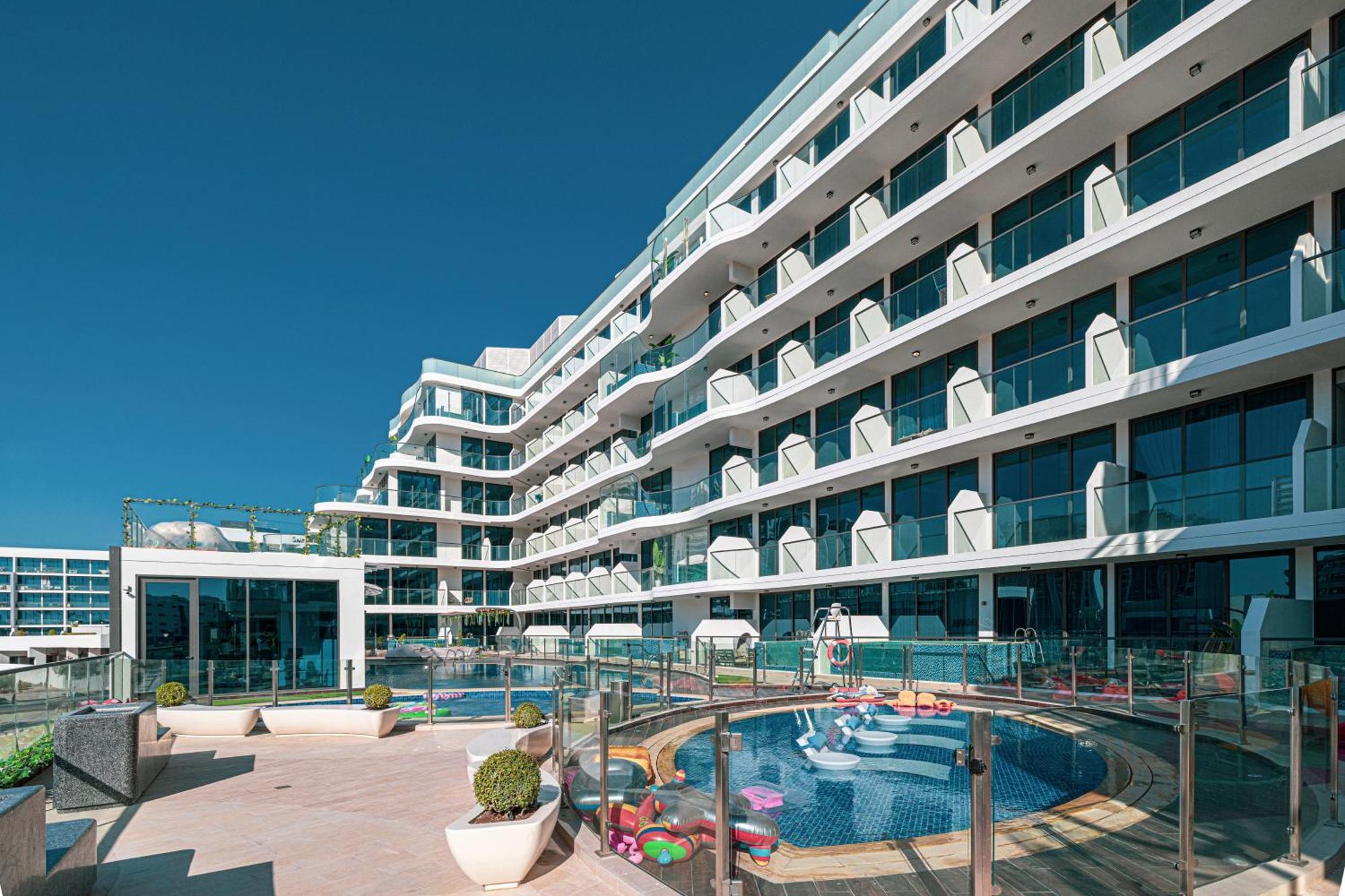 Cozy 2 Bedroom With A Private Pool Apartment Dubai